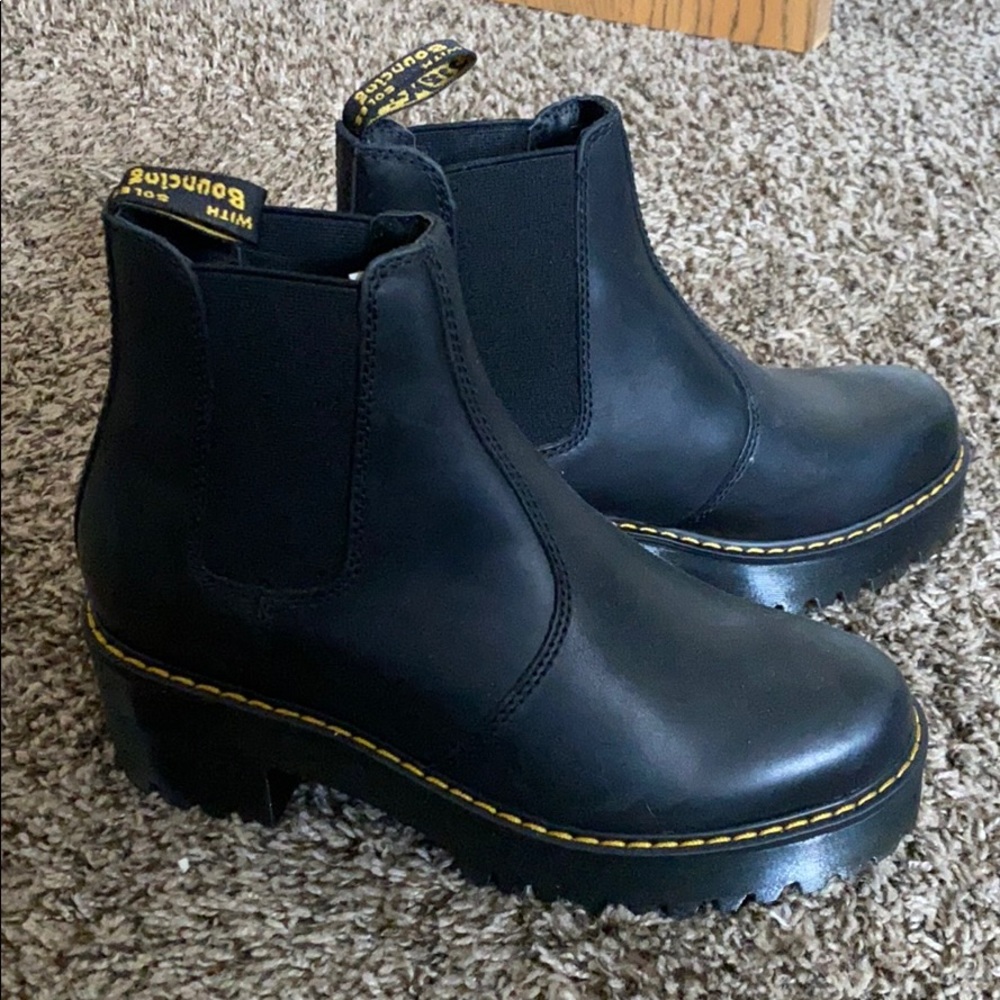 Doc Marten LEATHER HEELED CHELSEA BOOTS